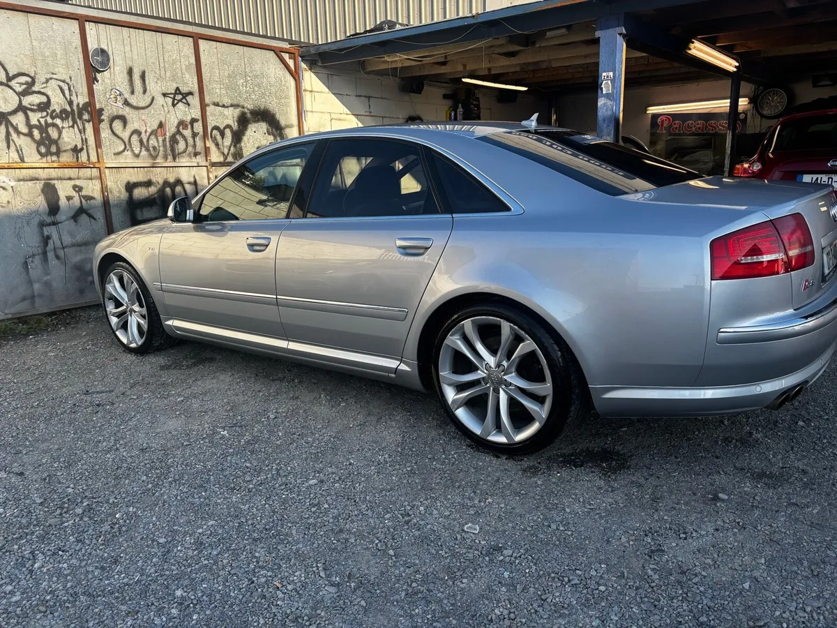 Audi s8 - Image 4