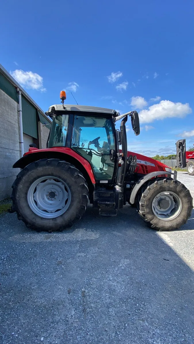 Massey Ferguson 5711S - Image 1