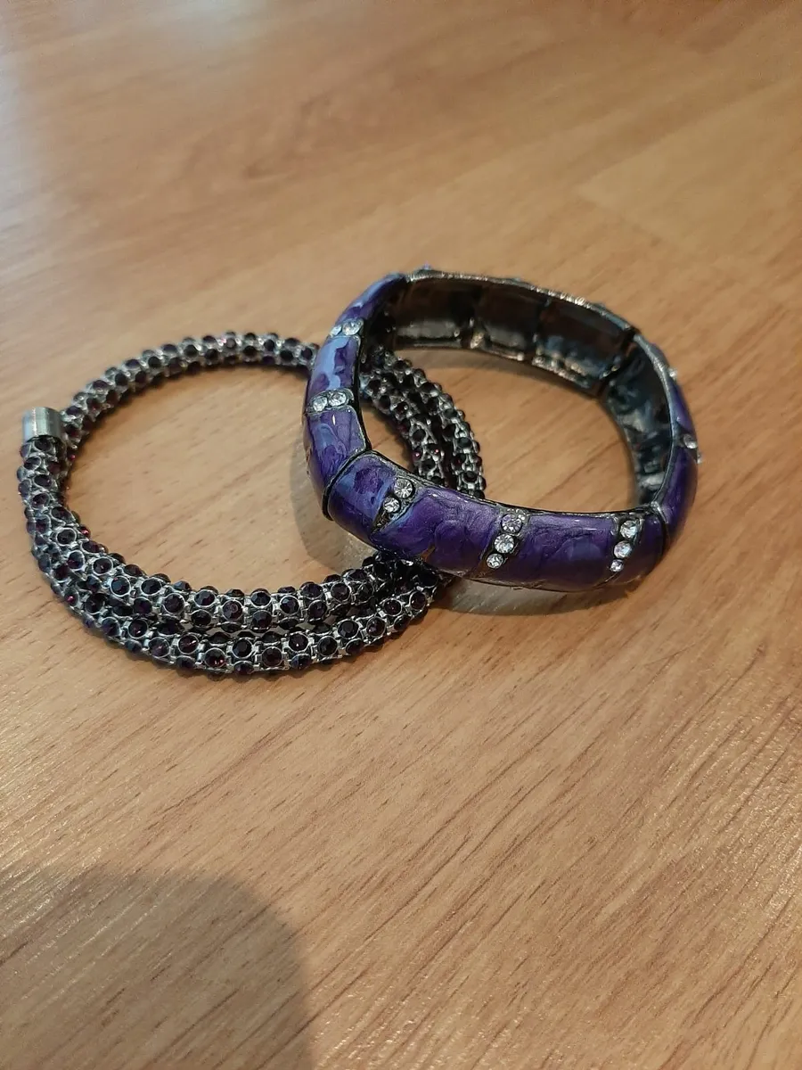 7 x bracelets and 1 x ring - Image 2