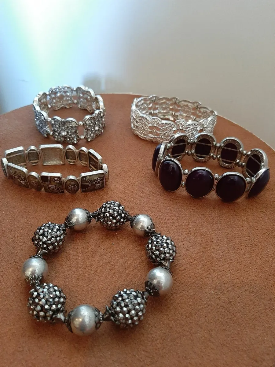 7 x bracelets and 1 x ring - Image 1