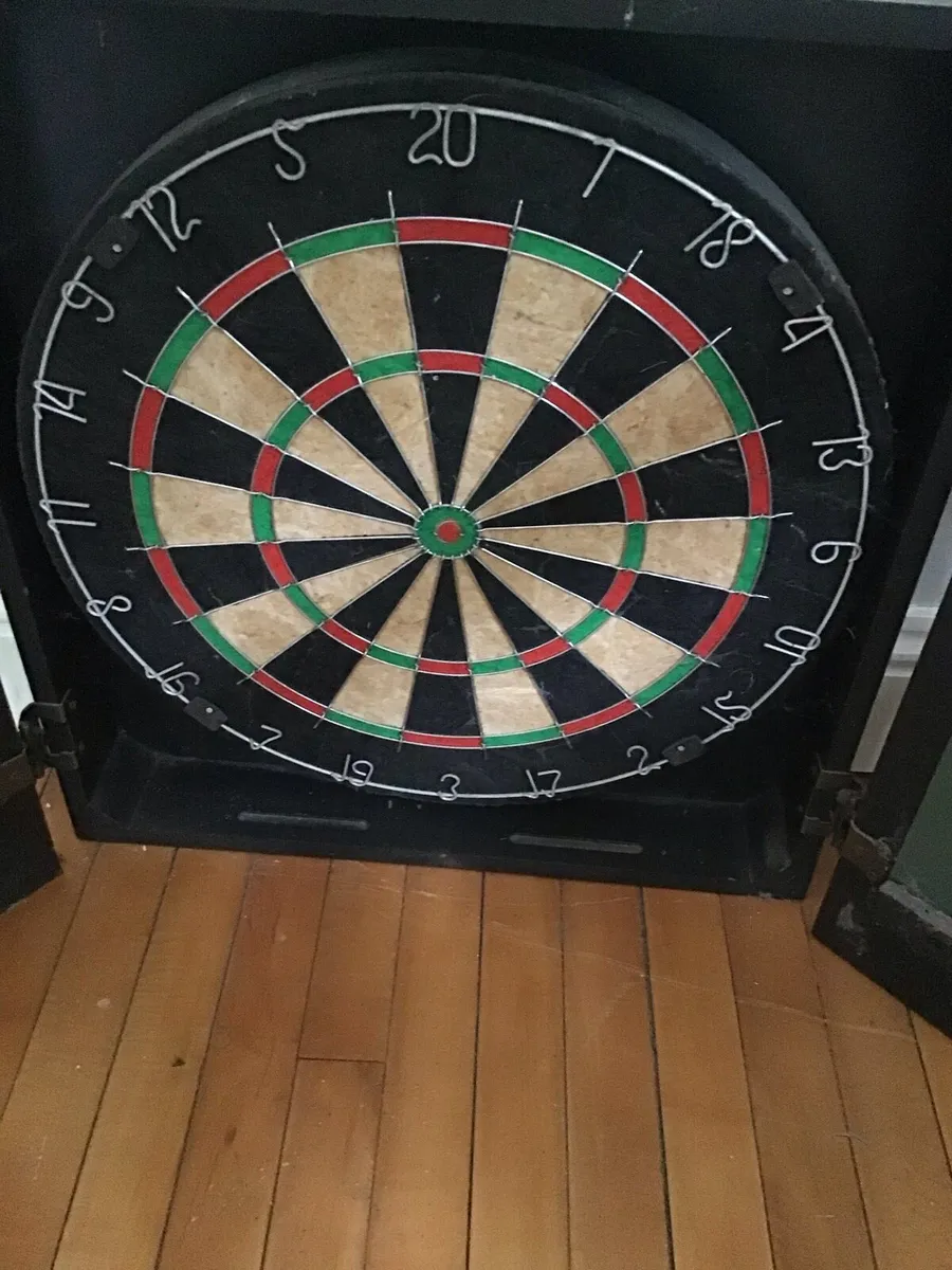 VINTAGE DART BOARD IN SOLID WOOD HANDMADE CUPBOARD - Image 4