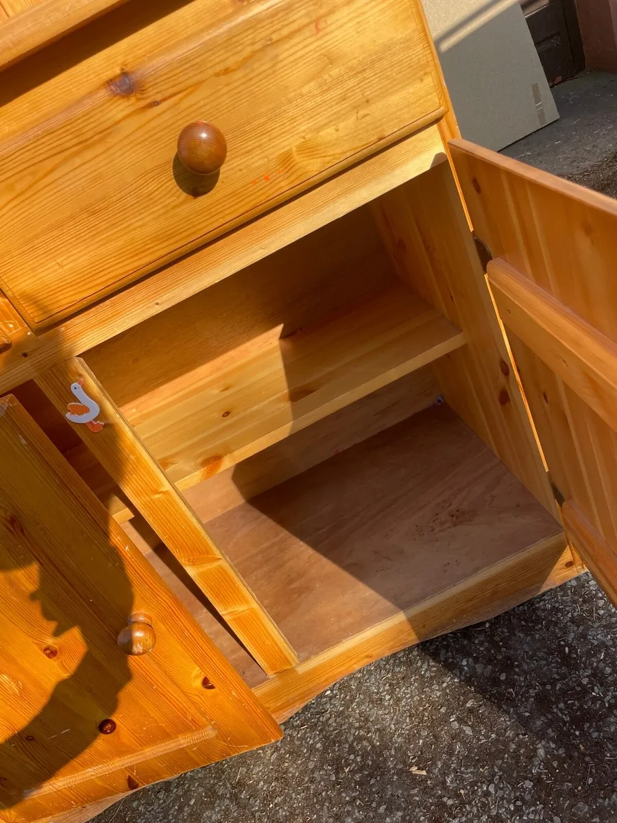 Pine kitchen display unit / dresser - Image 4