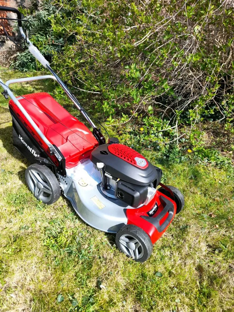 New mountfield selfdrive mower 51cm used once - Image 4
