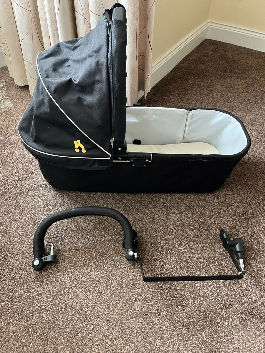 Out n About Bassinet/Carrycot - Image 1