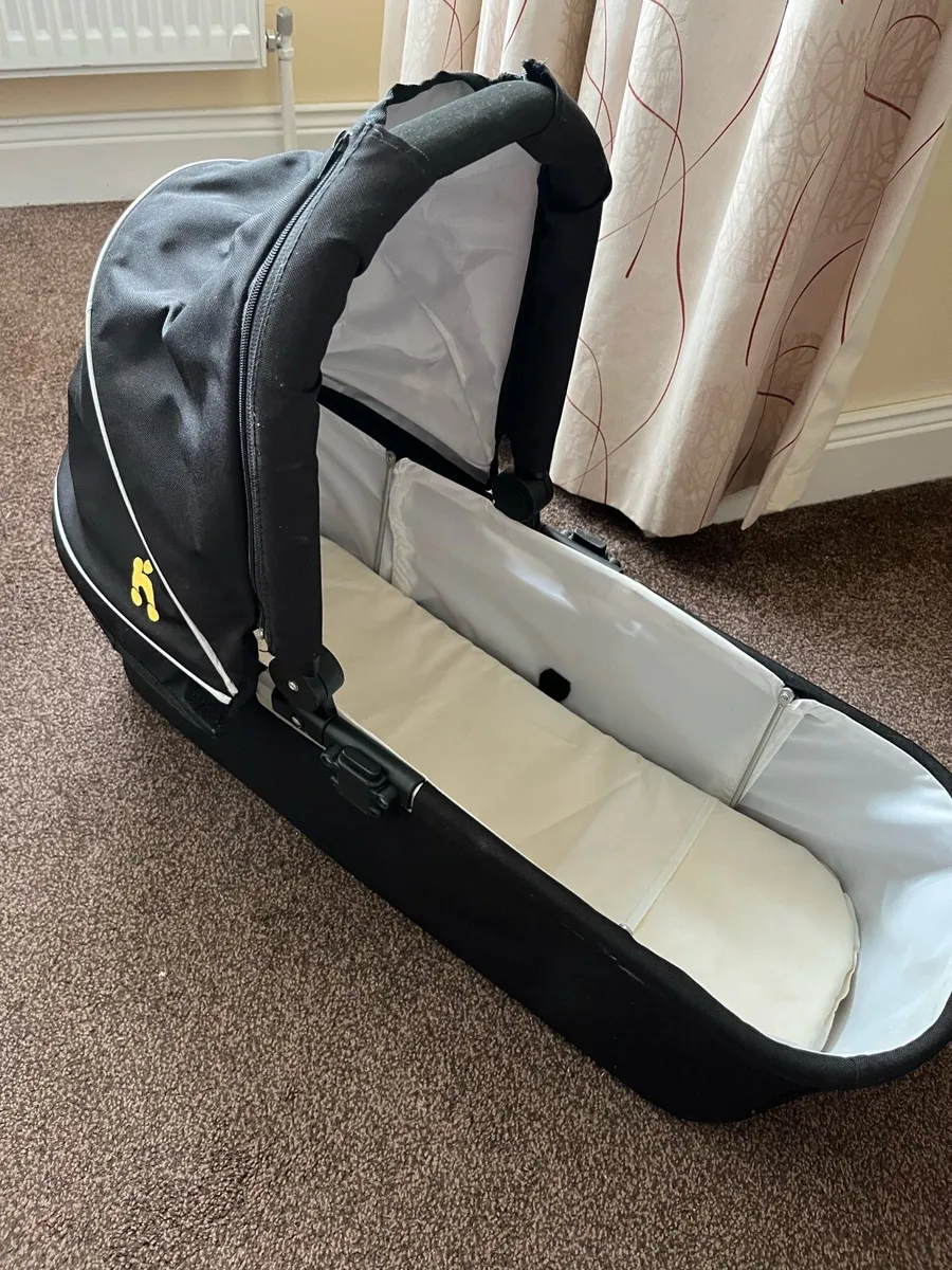 Out n About Bassinet/Carrycot - Image 2