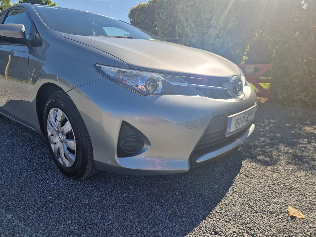 Toyota Auris  TERRA PETROL 2015 - Image 1