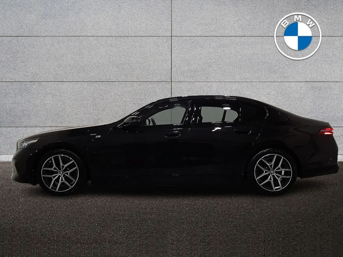 BMW 5 Series 530e M Sport Saloon - Image 3