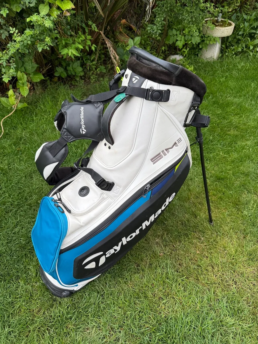 Taylormade Sim2 tour stand bag - Image 1