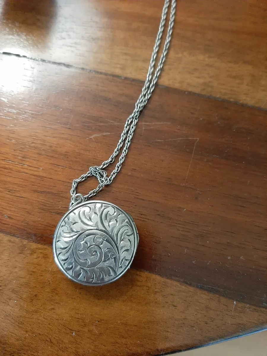 Silver locket circa 1940s - Image 2