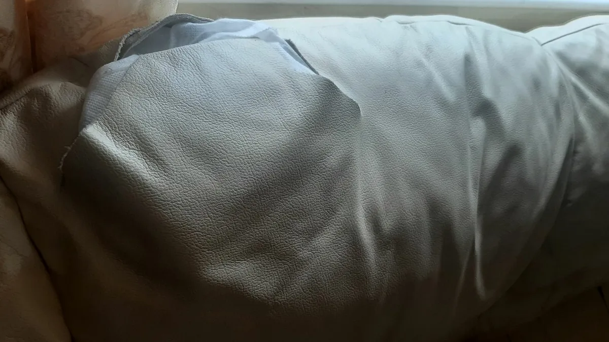 Couch - Image 2