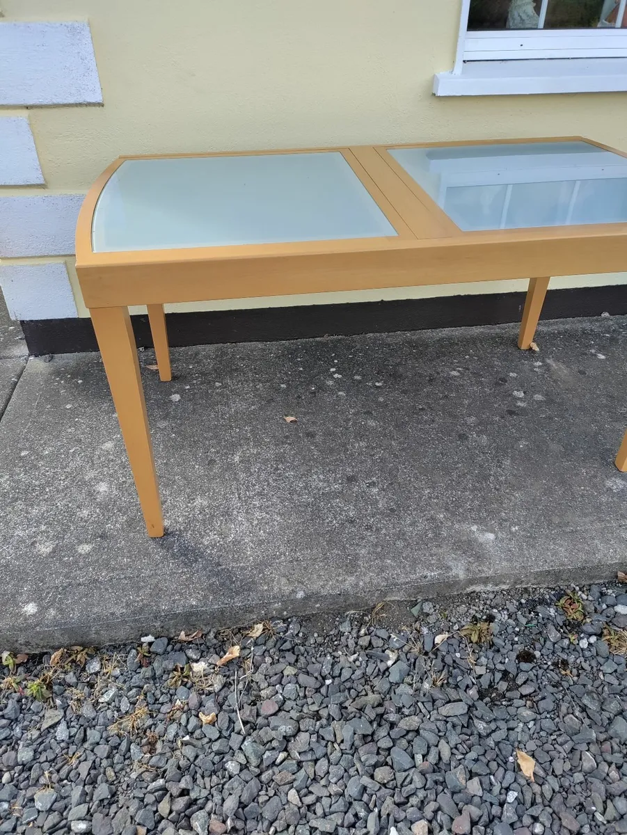 Kitchen table - Image 1