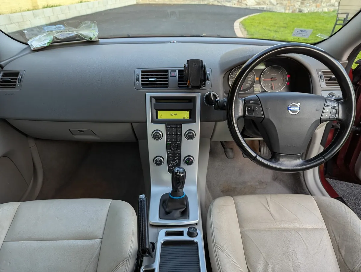 Volvo S40 Immaculate, Diesel, Manual, Service Hist - Image 4