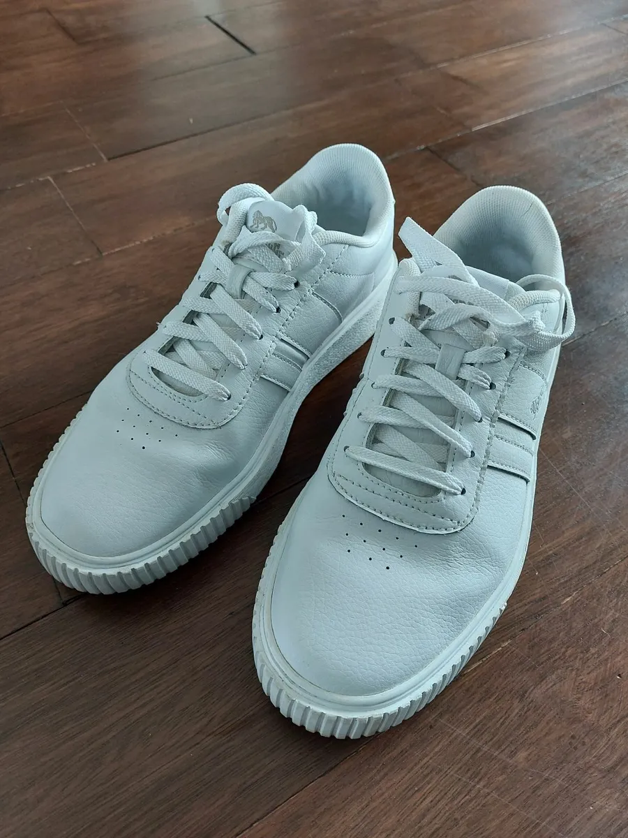 Lonsdale trainers size 6 - Image 1