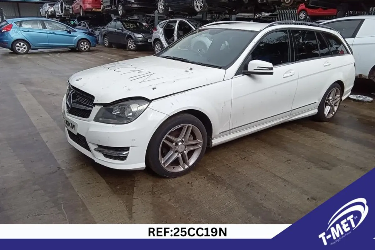 2013 MERCEDES C CLASS BREAKING FOR PARTS - Image 2