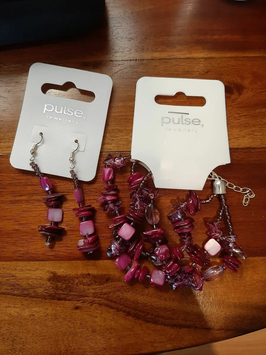 NEW beaded earring and bracelet set