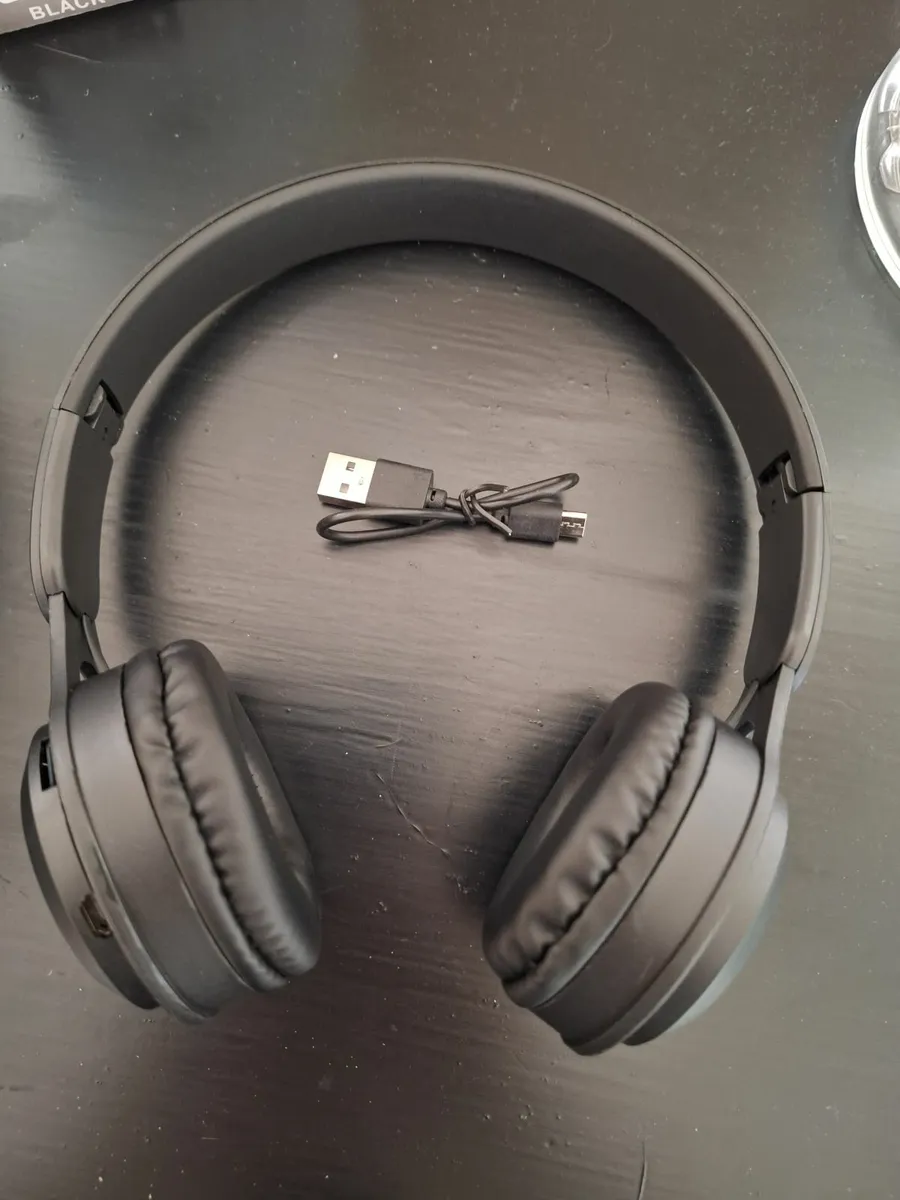 NEW wireless headphones - Image 1