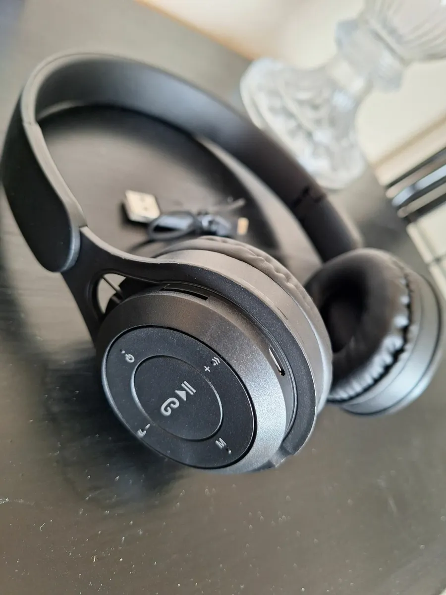 NEW wireless headphones - Image 3
