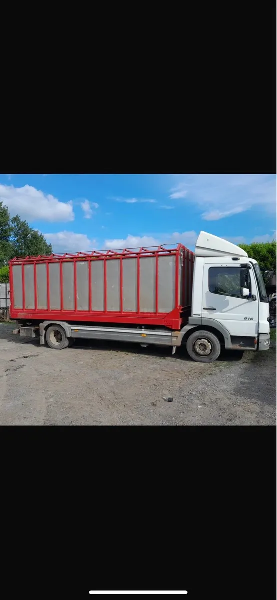 Cattle lorry - Image 1