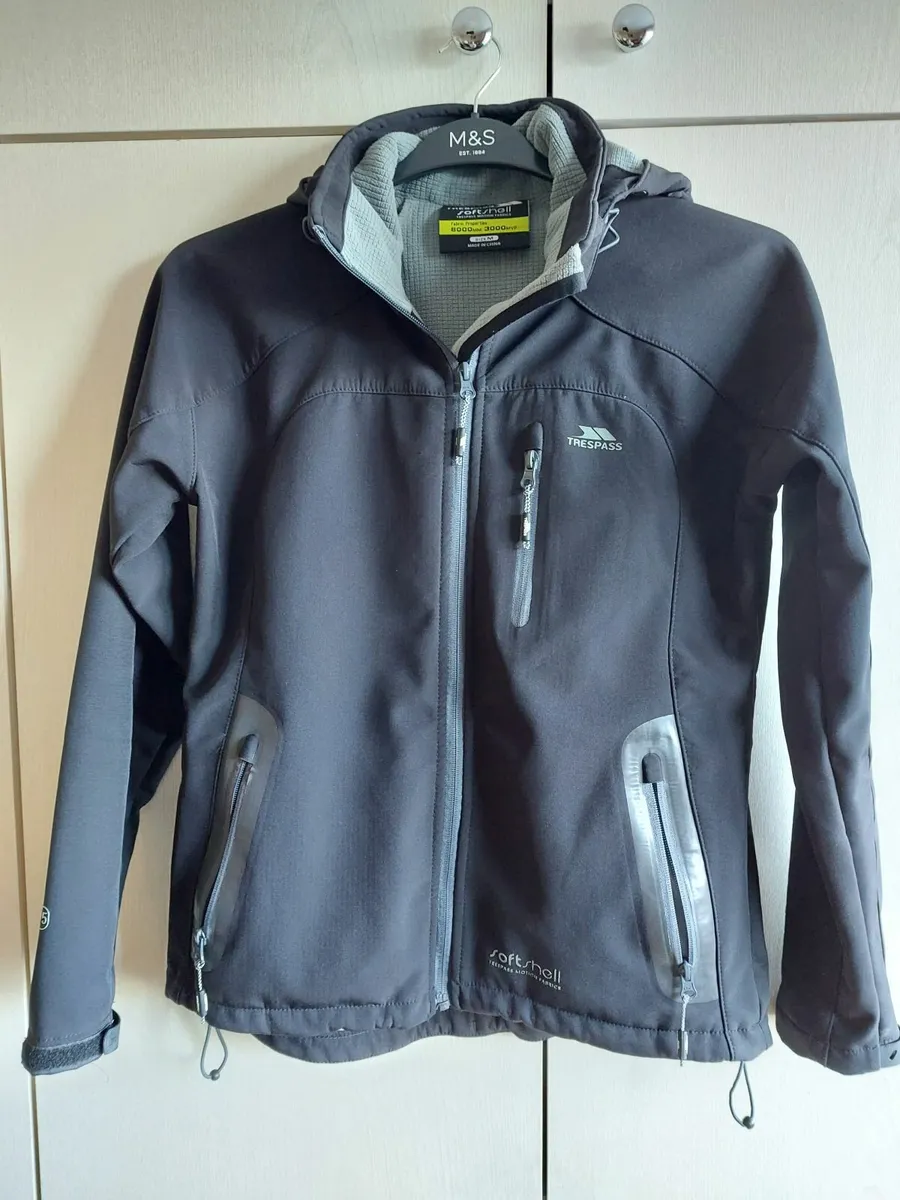 Trespass softshell jackets size medium - Image 1