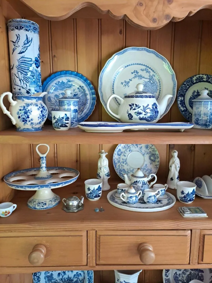 Willow pattern for sale - Image 1