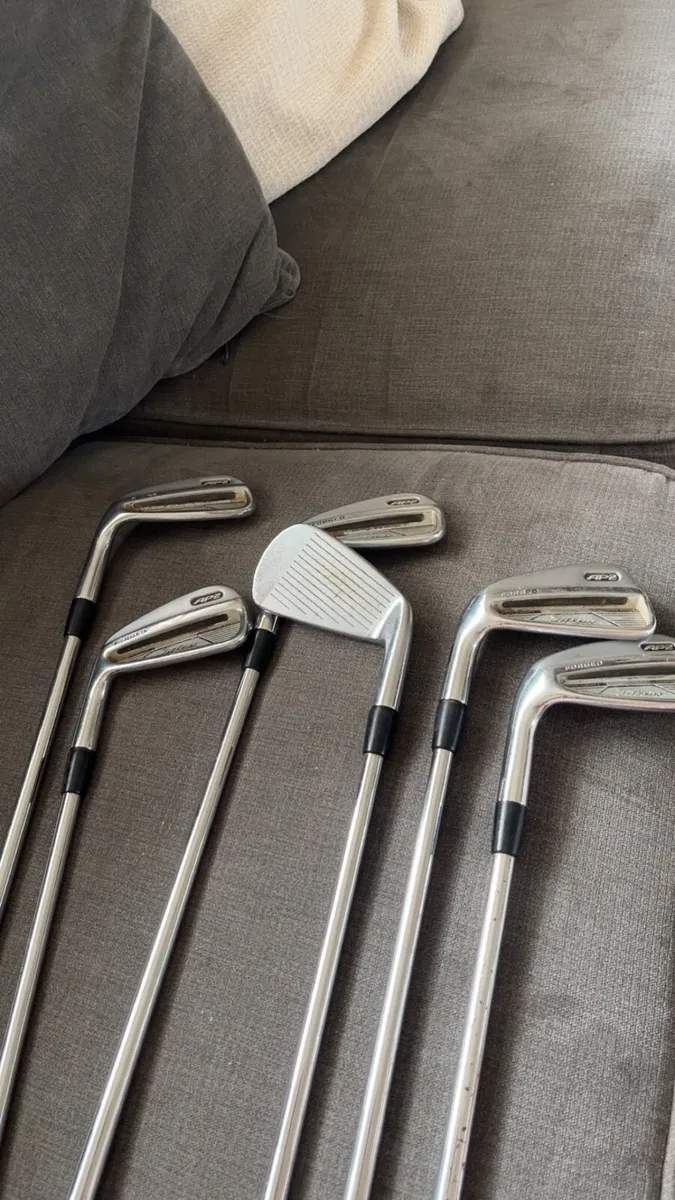 Left handed set - Image 1