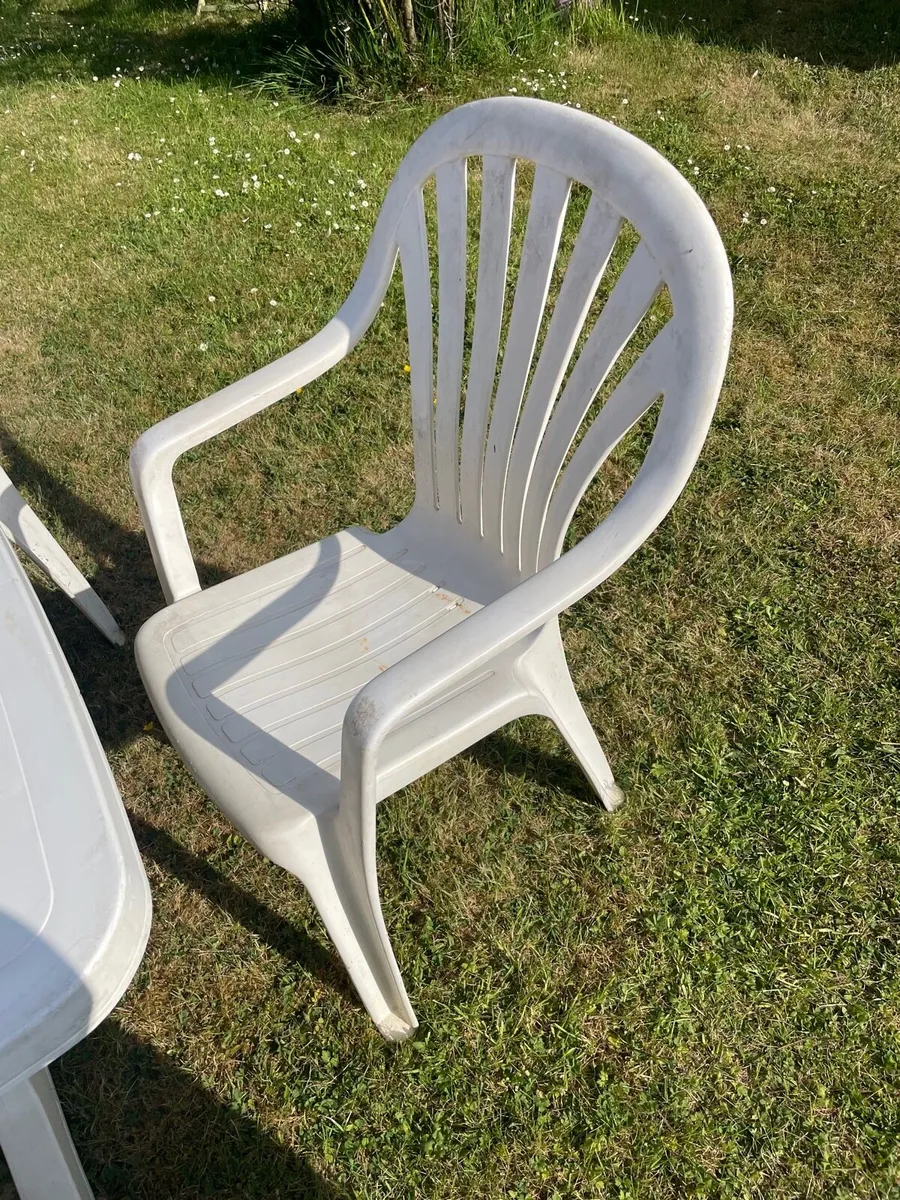 Garden table + 7 chairs set €130 - Image 2