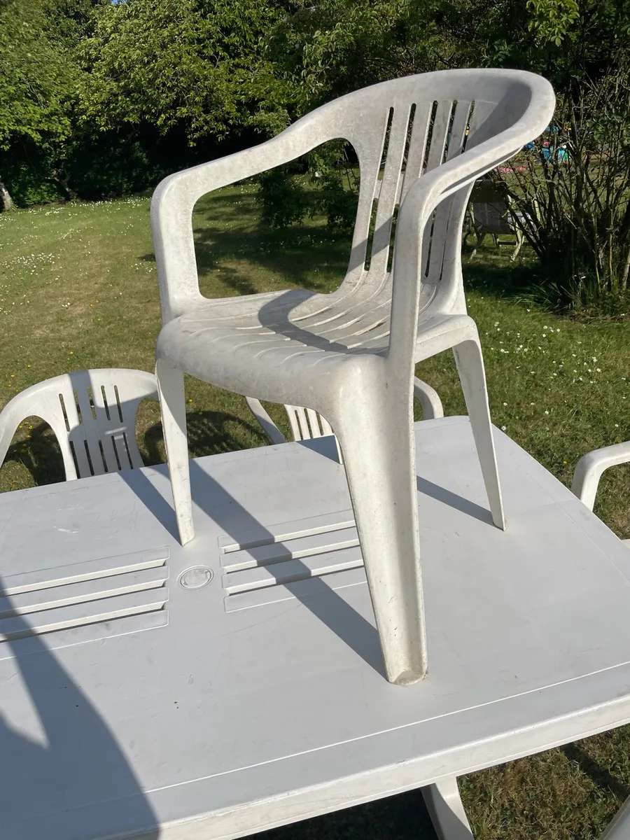 Garden table + 7 chairs set €130 - Image 3