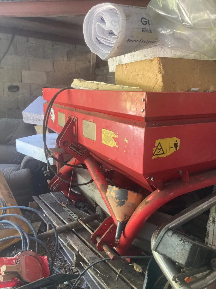 Fertiliser spreader - Image 2