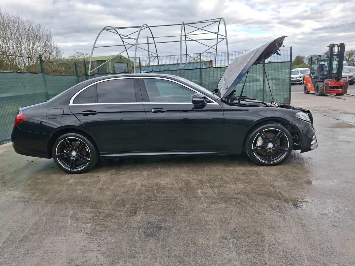 171 Mercedes E-Class  200d 2.0 Diesel  Auto - Image 3