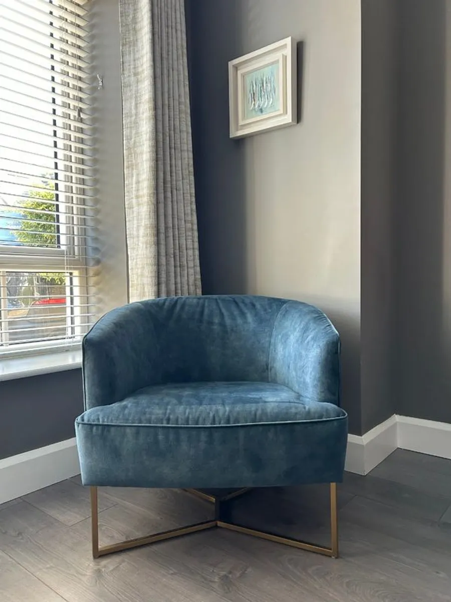 2 x Teal velvet bucket chairs with brass base - Image 3
