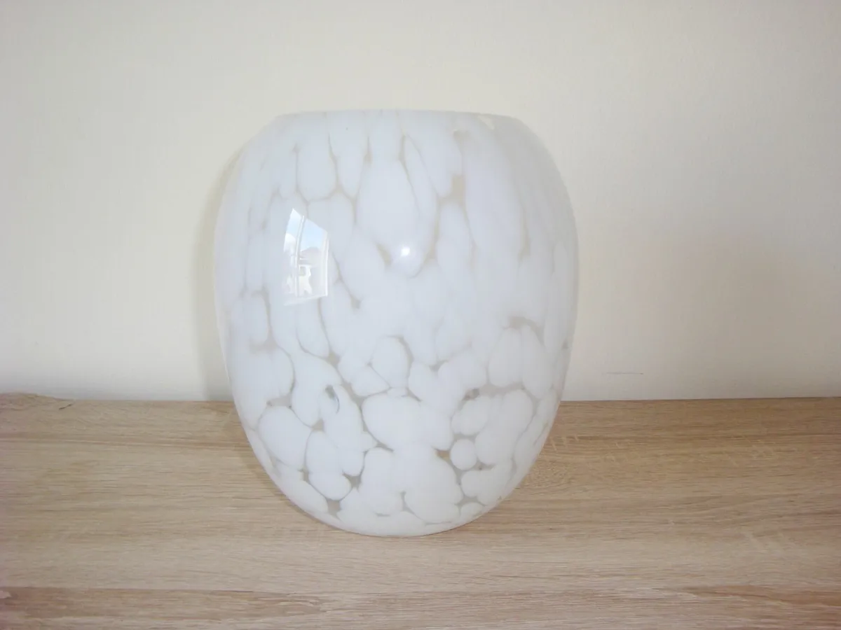White glass vase - NEW - Image 1