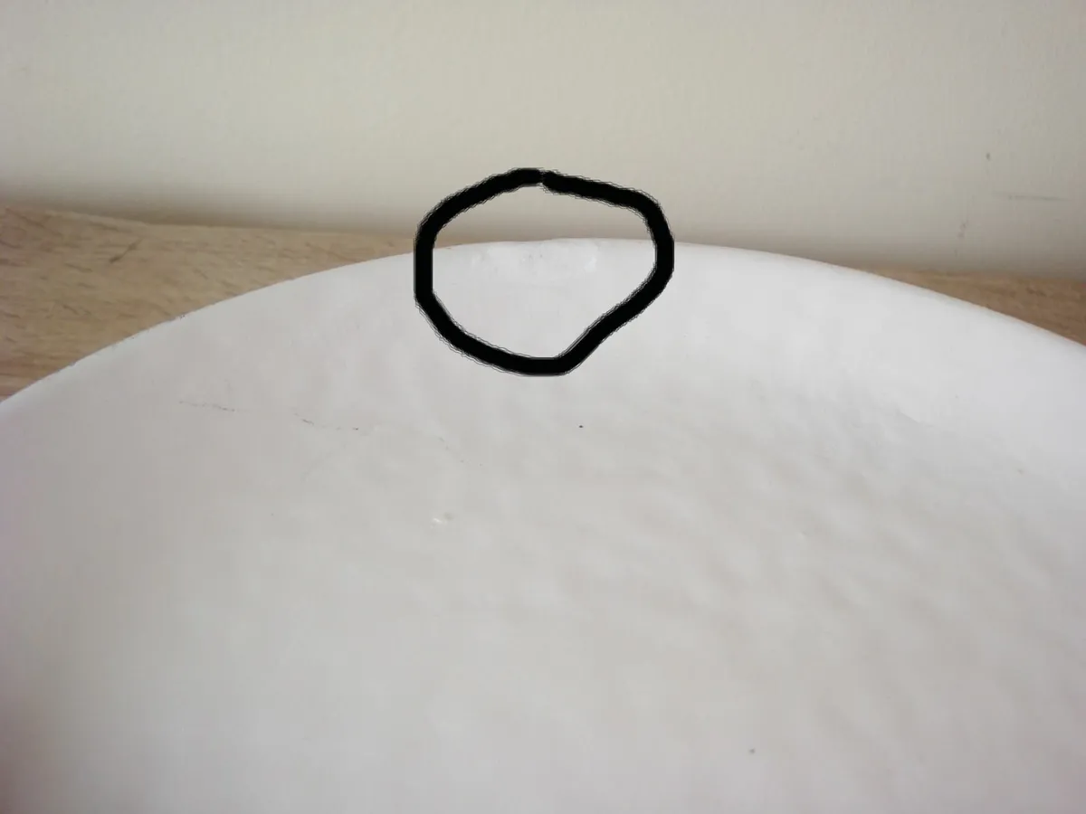 White decorative vase and raised platter round - Image 3