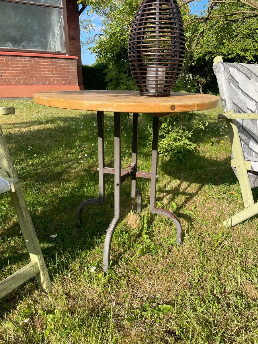 Garden table and 2 foldable chair €50 set - Image 3