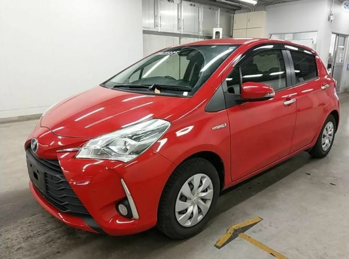 Toyota Vitz 2018 hybrid push start Automatic - Image 2