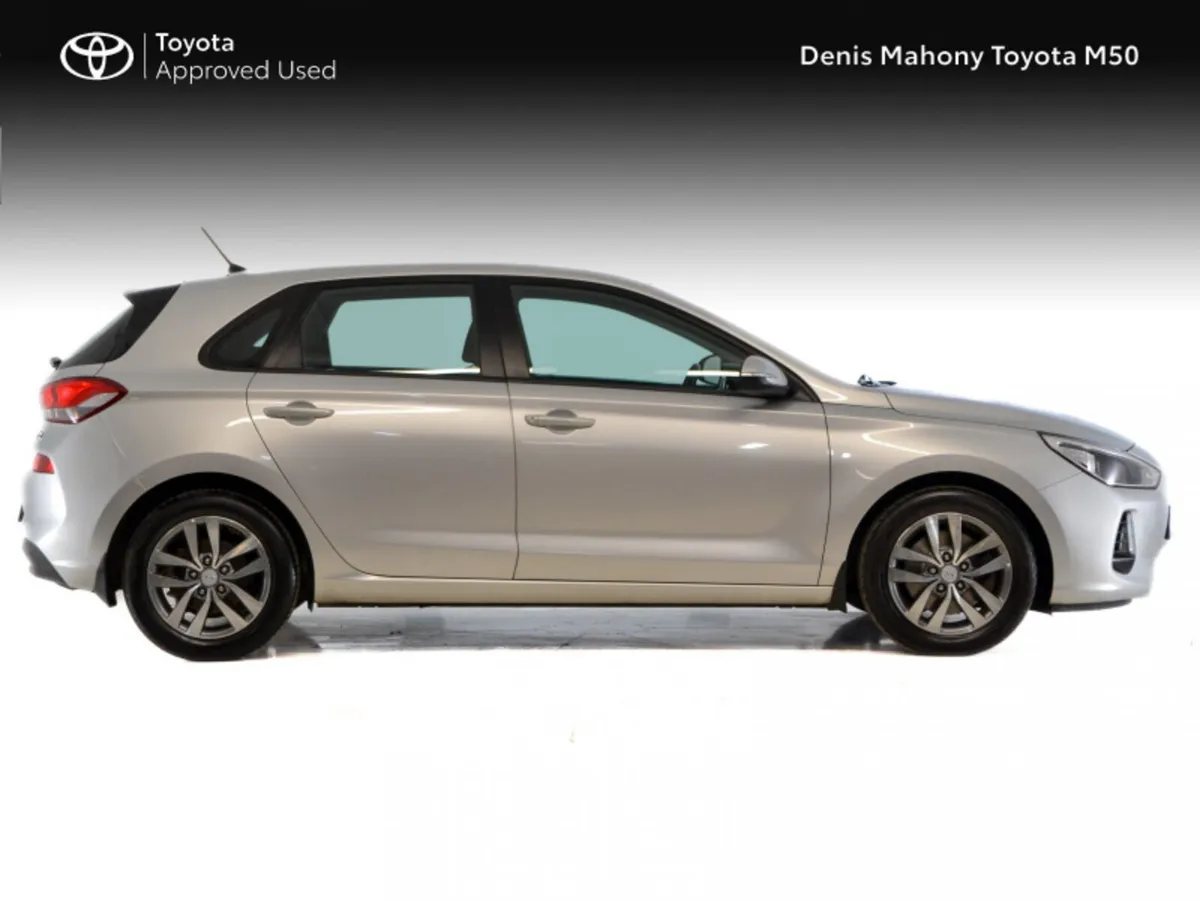 Hyundai i30 Deluxe Manual Petrol Hatchback - Image 3