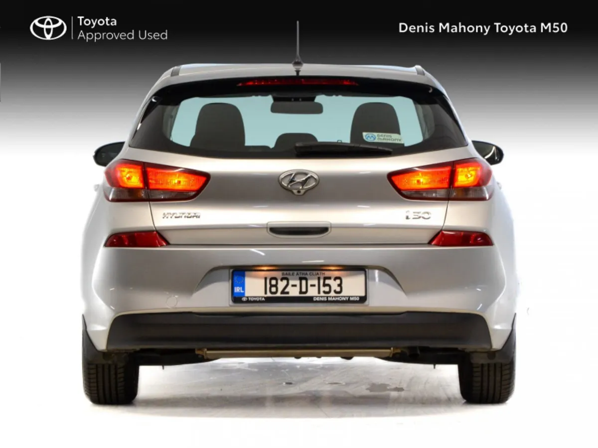 Hyundai i30 Deluxe Manual Petrol Hatchback - Image 4