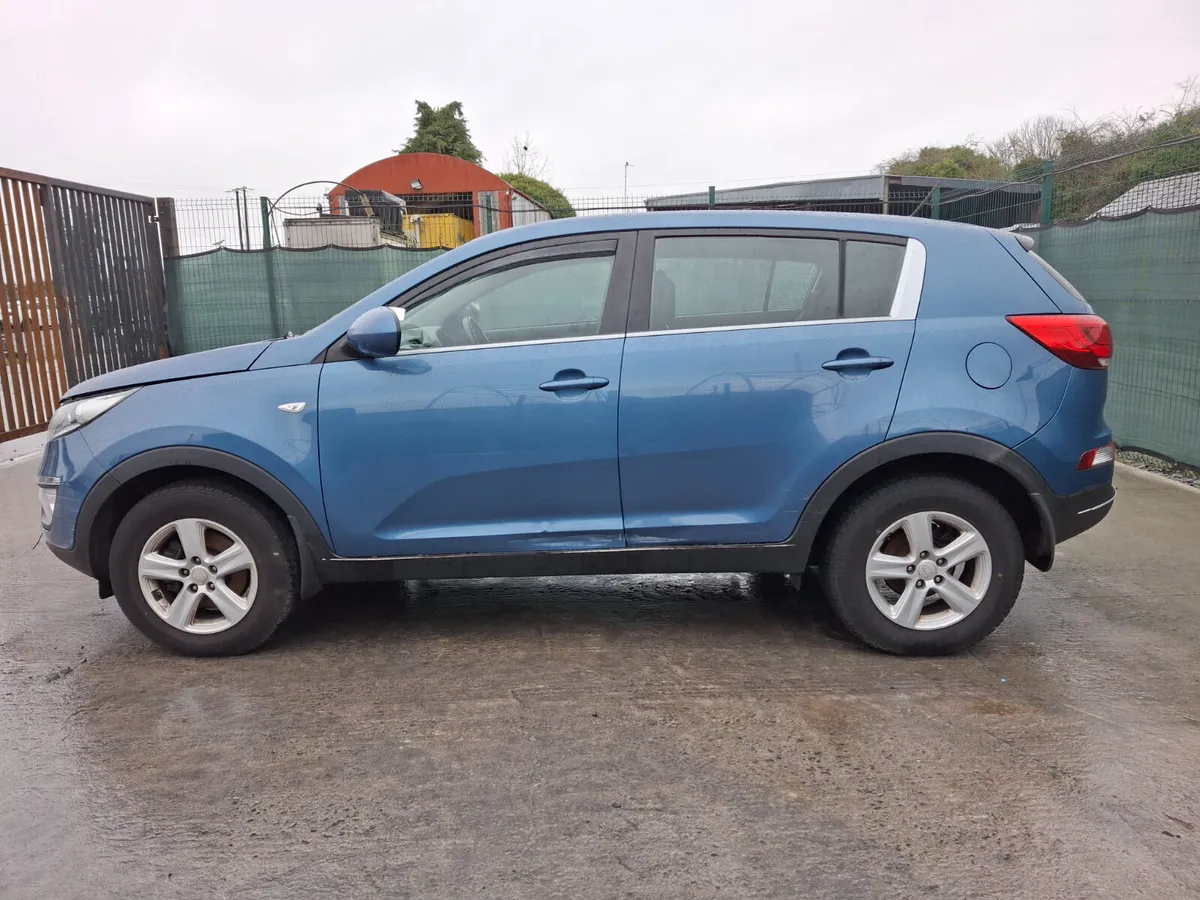 142 Kia Sportage  1.7L Diesel - Light Damage - Image 3