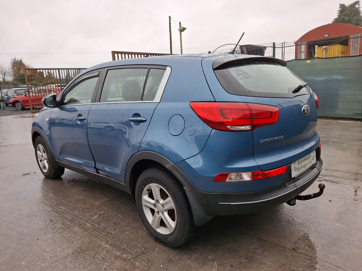 142 Kia Sportage  1.7L Diesel - Light Damage - Image 4