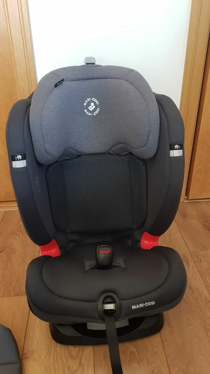Car seat Maxi cozy Titan + BRAND NEW - Image 1