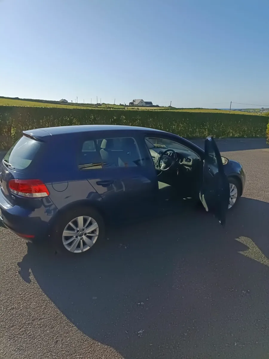 Volkswagen Golf 2011 - Image 2
