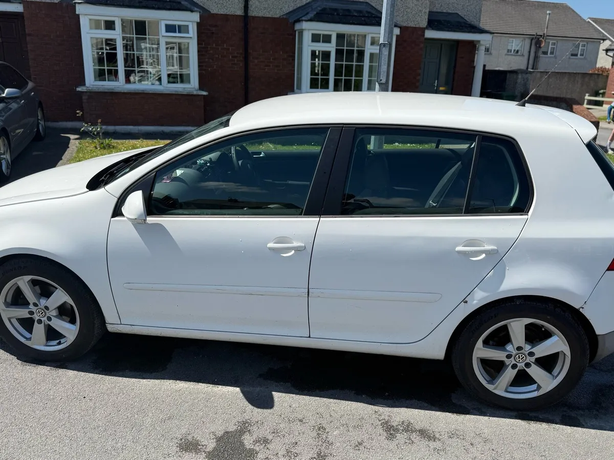 Volkswagen Golf MK 5 2009 hatchback LEATHER - Image 2