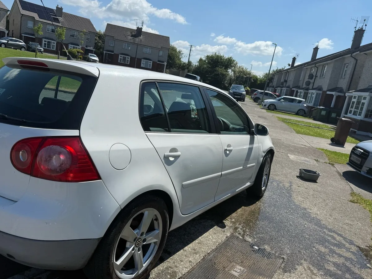 Volkswagen Golf MK 5 2009 hatchback LEATHER - Image 3