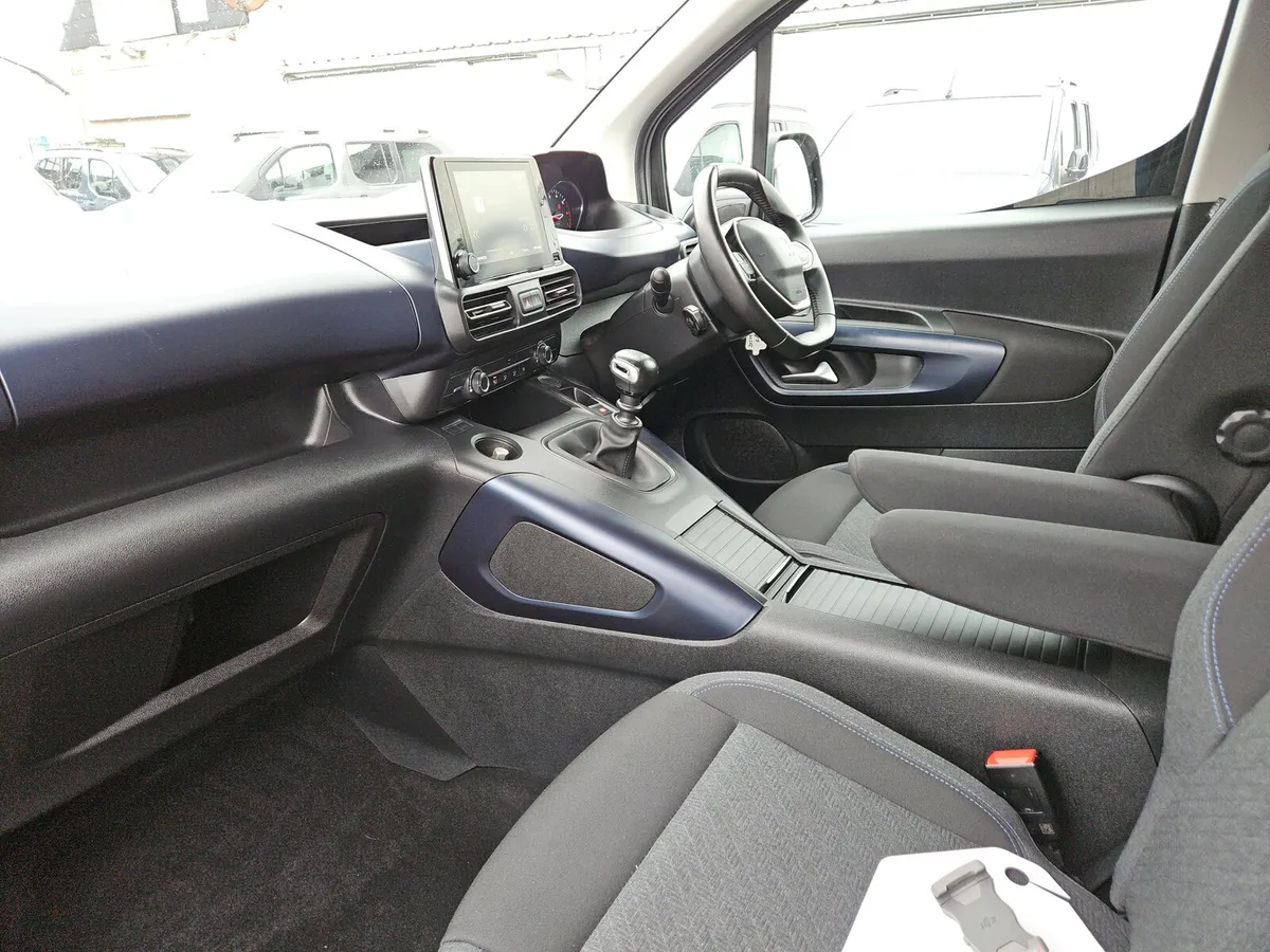 Peugeot Rifter Wheelchair Access Taxi Spec - Image 3