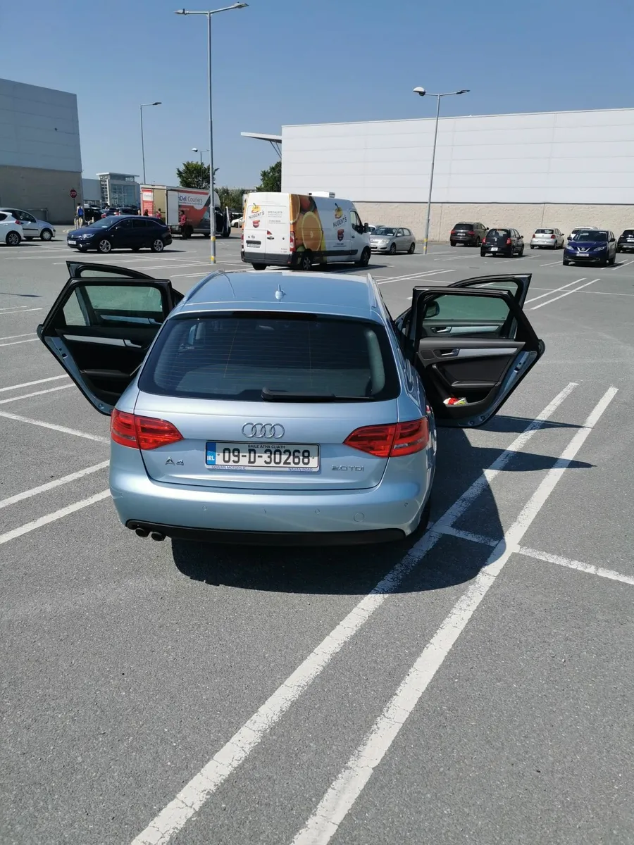 Audi A4 2009 - Image 2