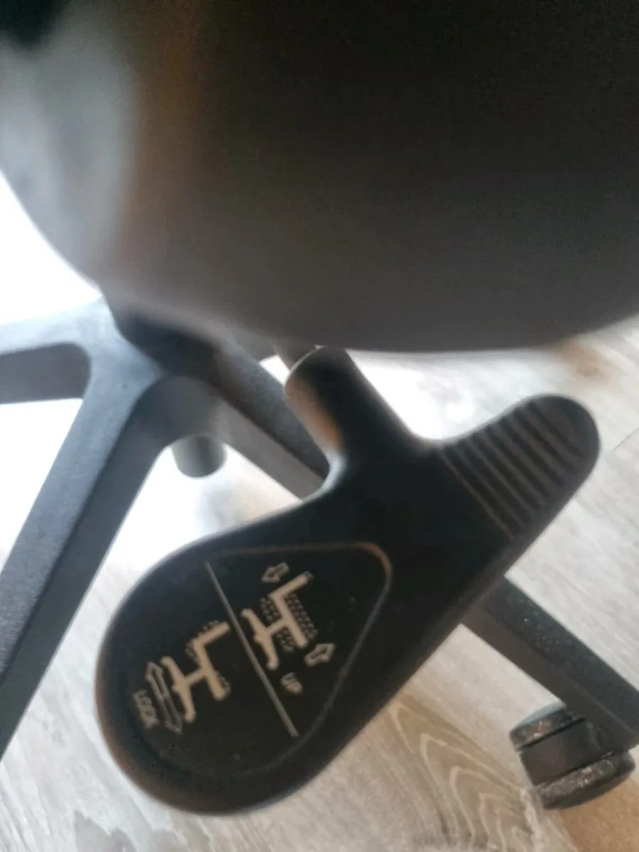 Ergonomic chair - Image 3