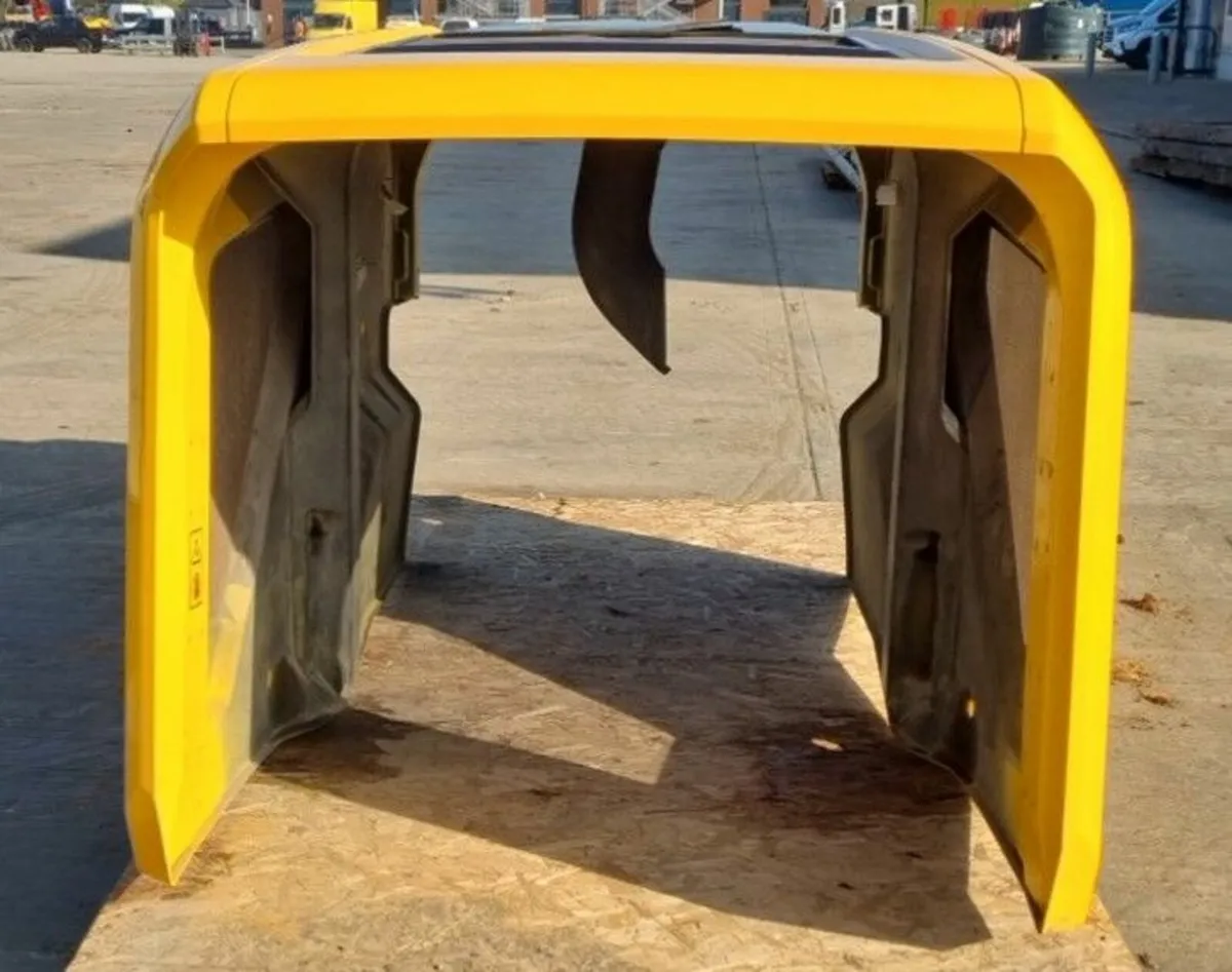 JCB loading shovel bonnet - Image 3