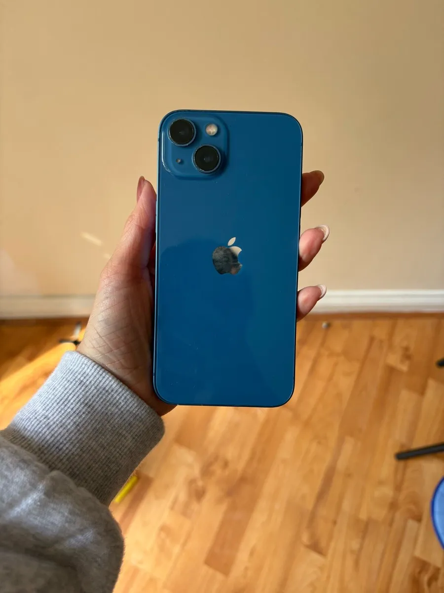 iPhone 14 - Image 2