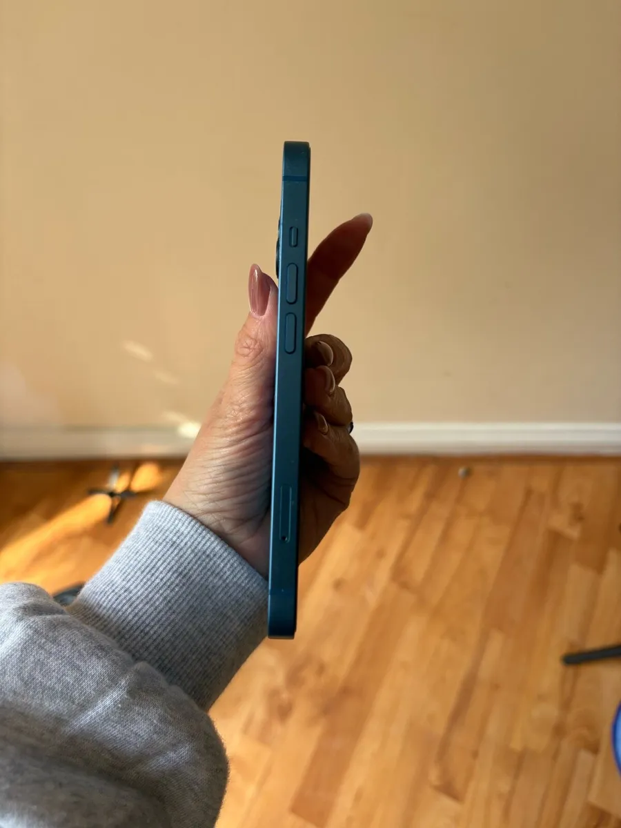 iPhone 14 - Image 3