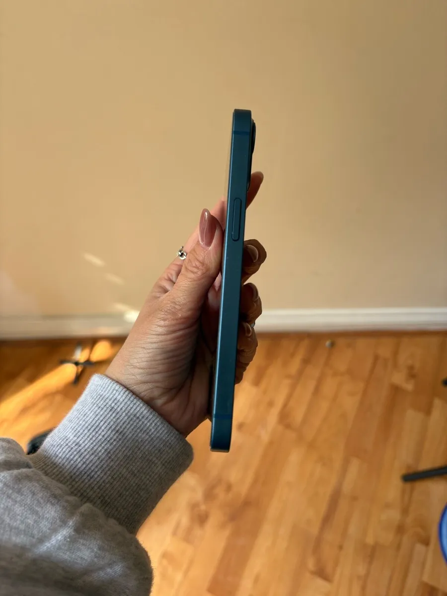 iPhone 14 - Image 4