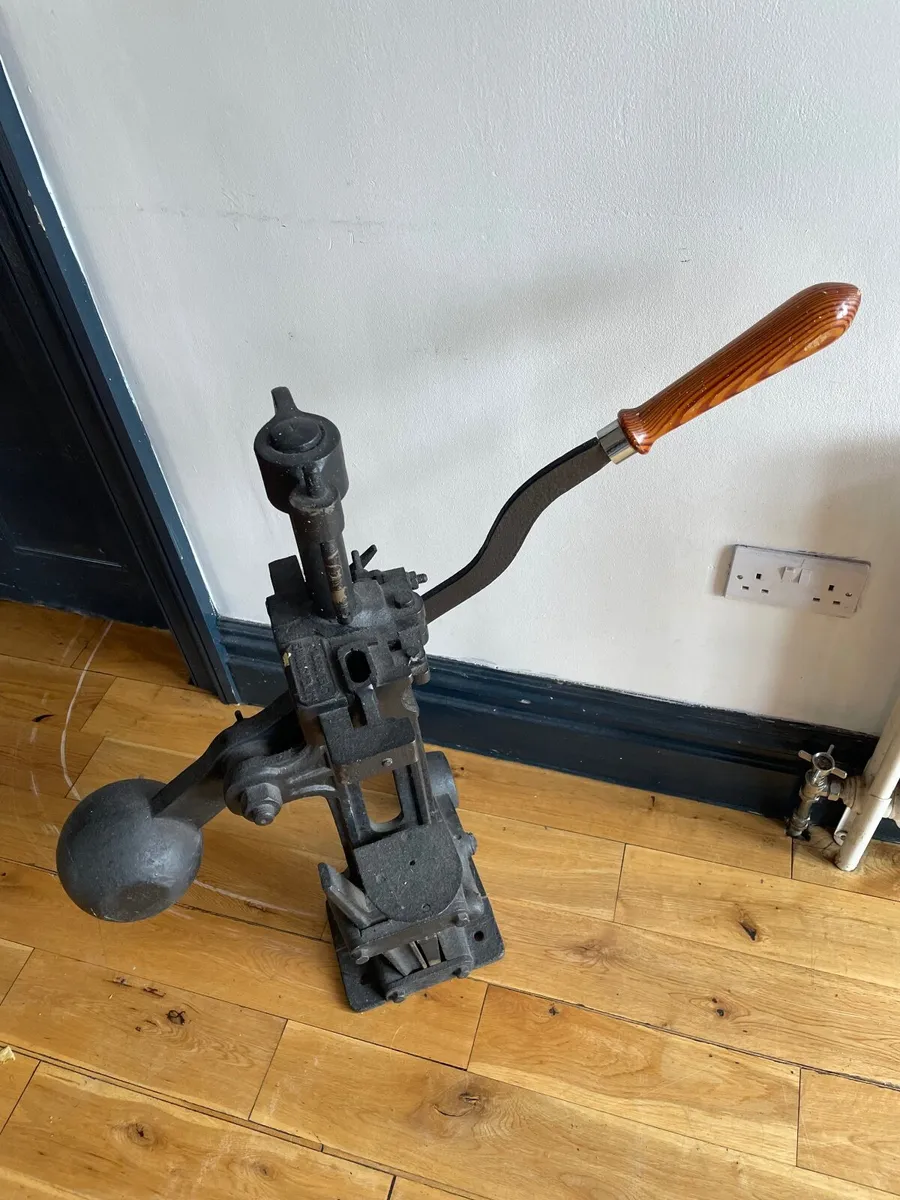 Antique cork bottler - Image 1